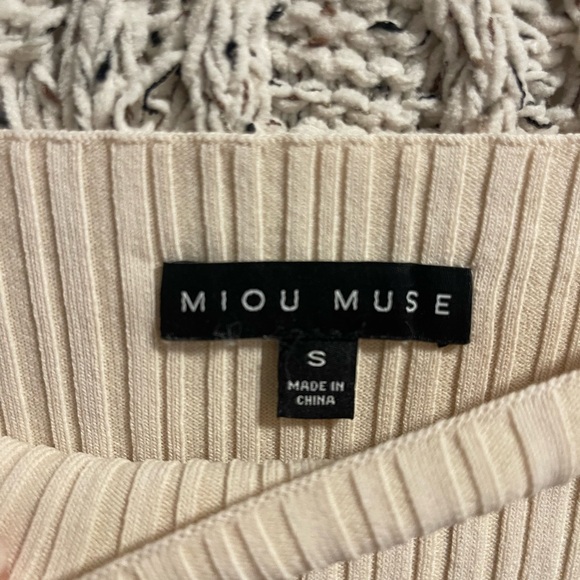 Chic Ribbed Long Sleeve Top - Beige and Black - Picture 2 of 3